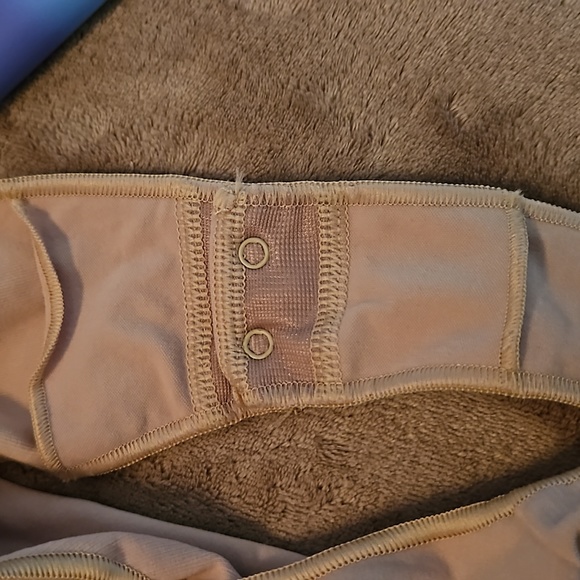 SKIMS EVERYDAY SCULPT BODYSUIT - Picture 5 of 6